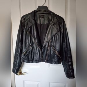 🔴 Faux leather black bomber jacket